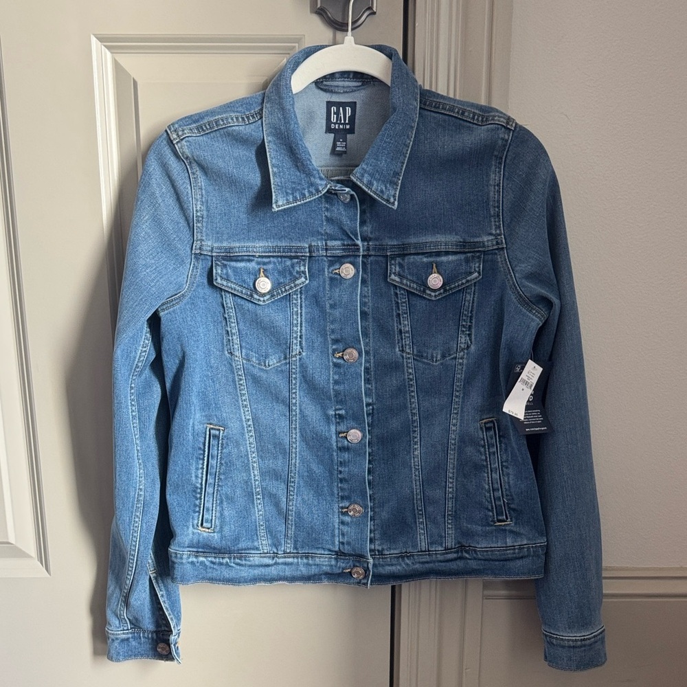 NWT GAP “Soft Wear” Denim Jacket